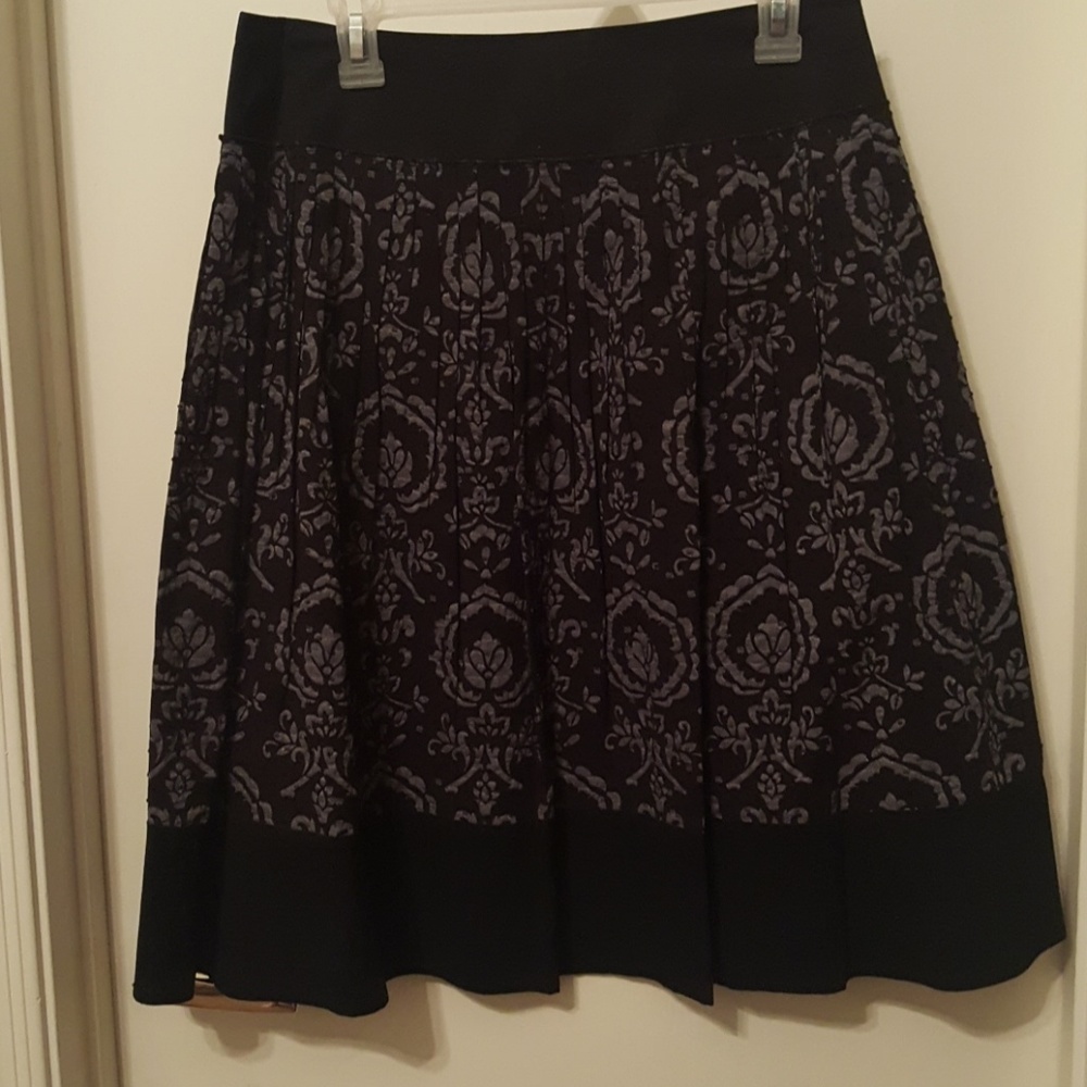Ann Taylor Fit and flare pleated skirt